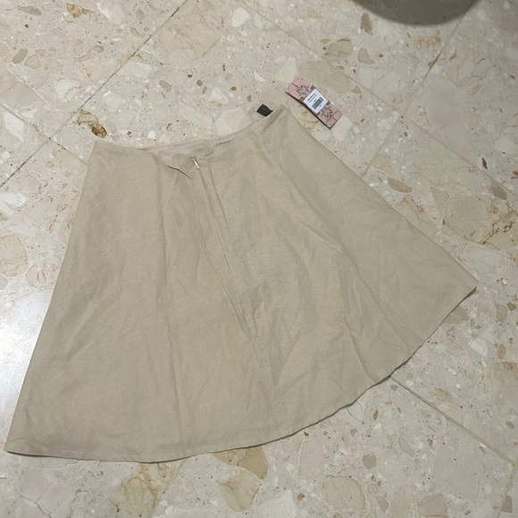 Plain cream skirt with zipper NEVER USED NEW WITH TAG - Picture 2 of 2